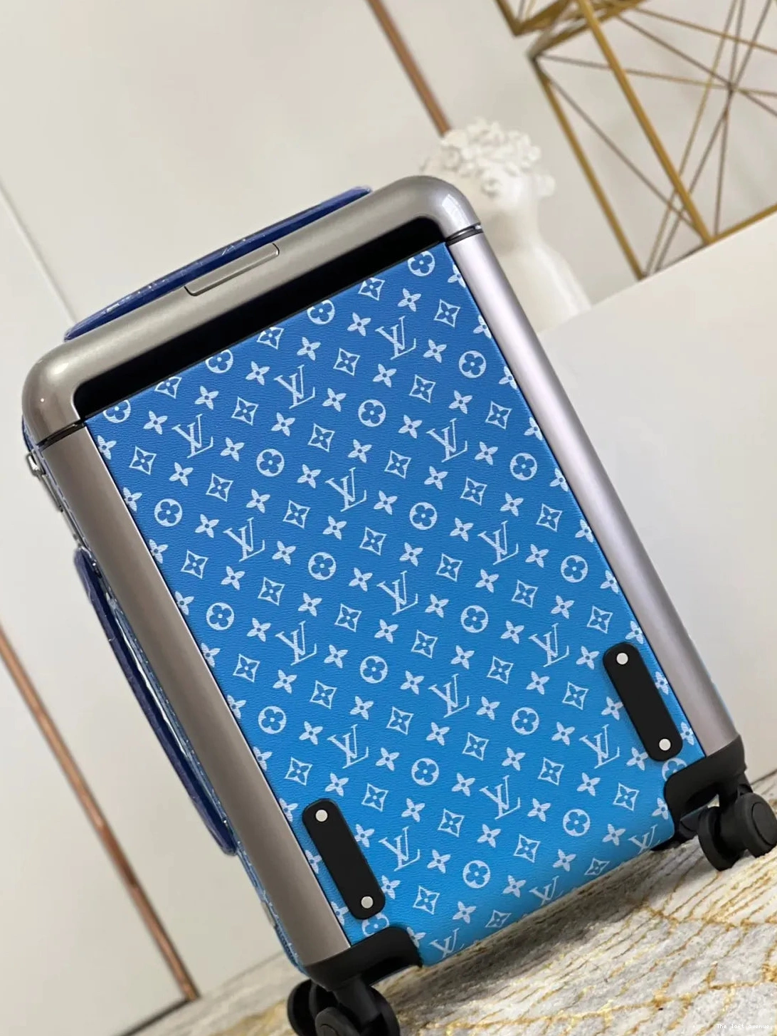 CUSTOM SUITCASE HORIZON 55 37L CLOUDS CABIN 0801